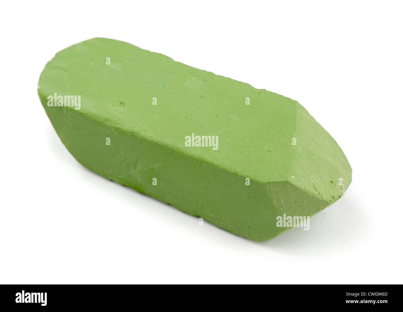 Piccolo pezzo di verde chalk isolato su bianco Foto Stock