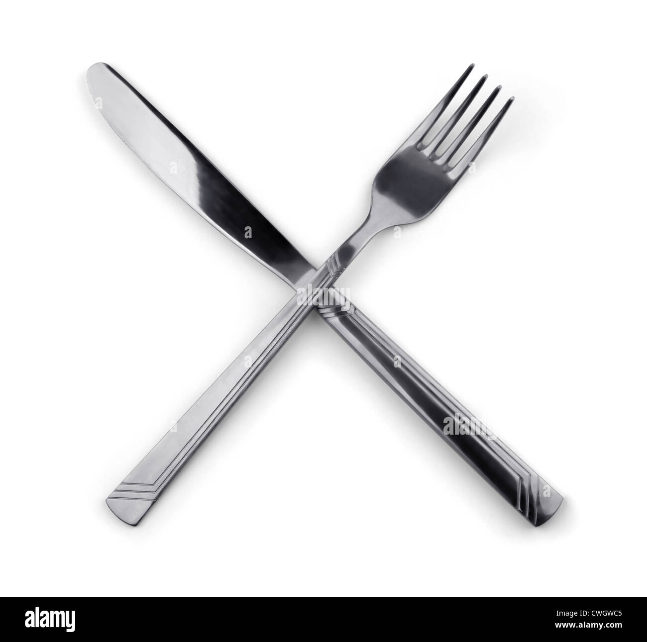 Attraversato forchetta e coltello isolato su bianco Foto Stock