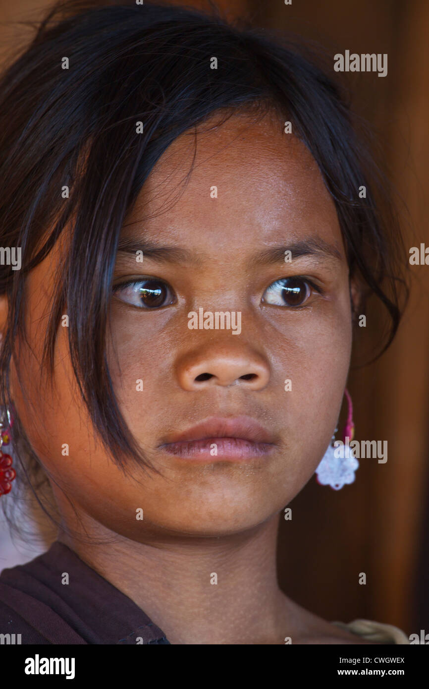 Una giovane ragazza di Ann tribù in un villaggio nei pressi di Kengtung o KYAINGTONG - Myanmar Foto Stock