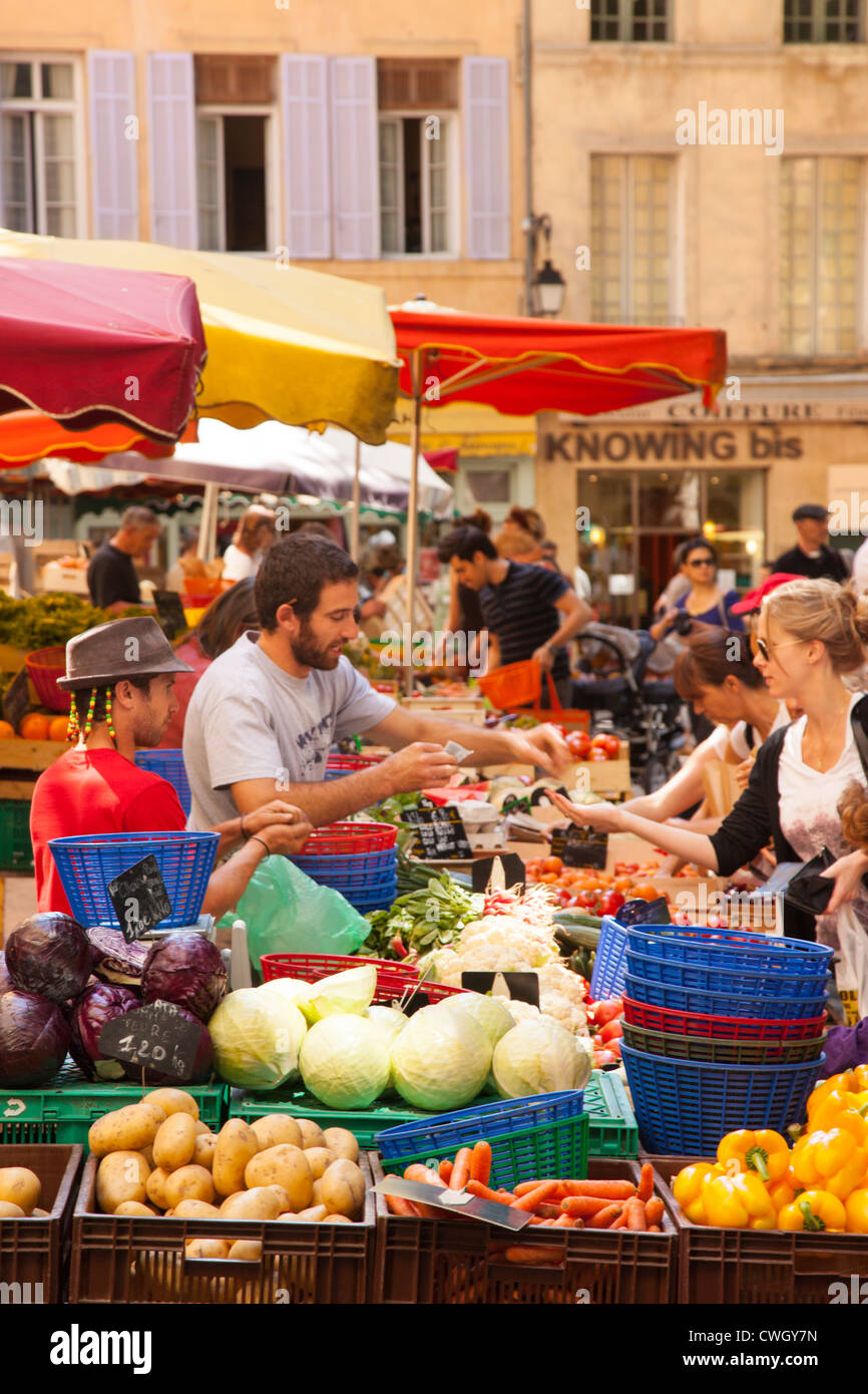 Mercato ortofrutticolo in Aix-en-Provence, Francia Foto Stock