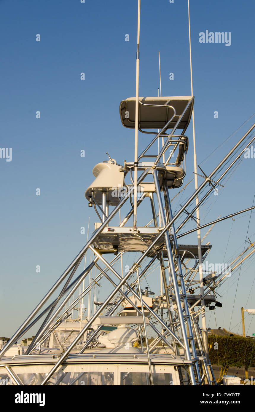 Torri di tonno su una linea di offshore profondo mare sport-barche da pesca Foto Stock