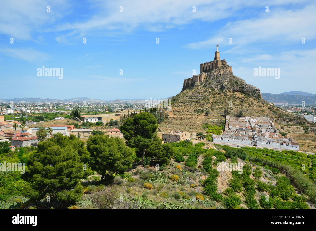 Fiume Segura la valle con l'antico castello di Monteagudo Foto Stock
