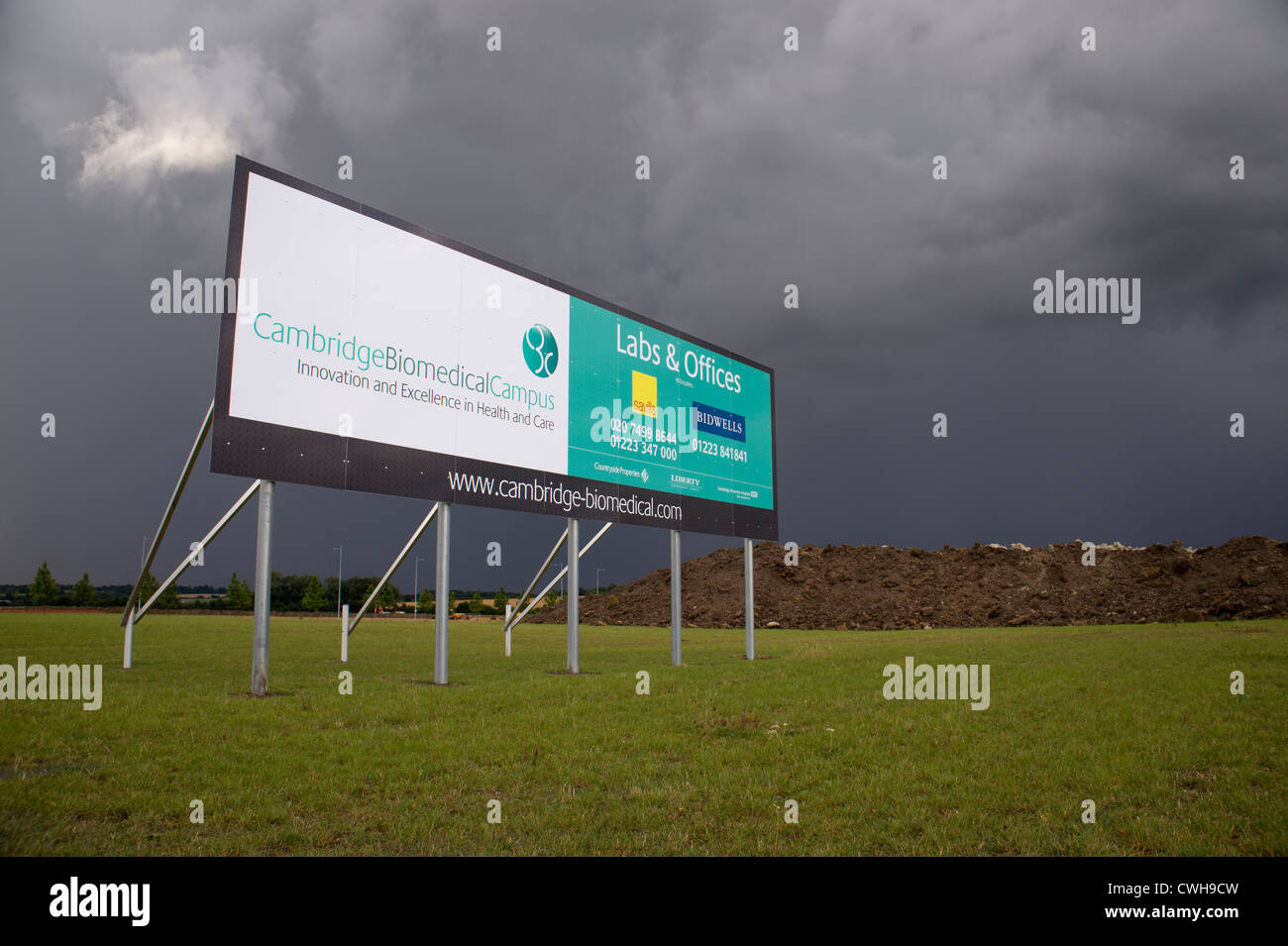 Cambridge Campus Biomedico firmare con il terreno scavato Foto Stock