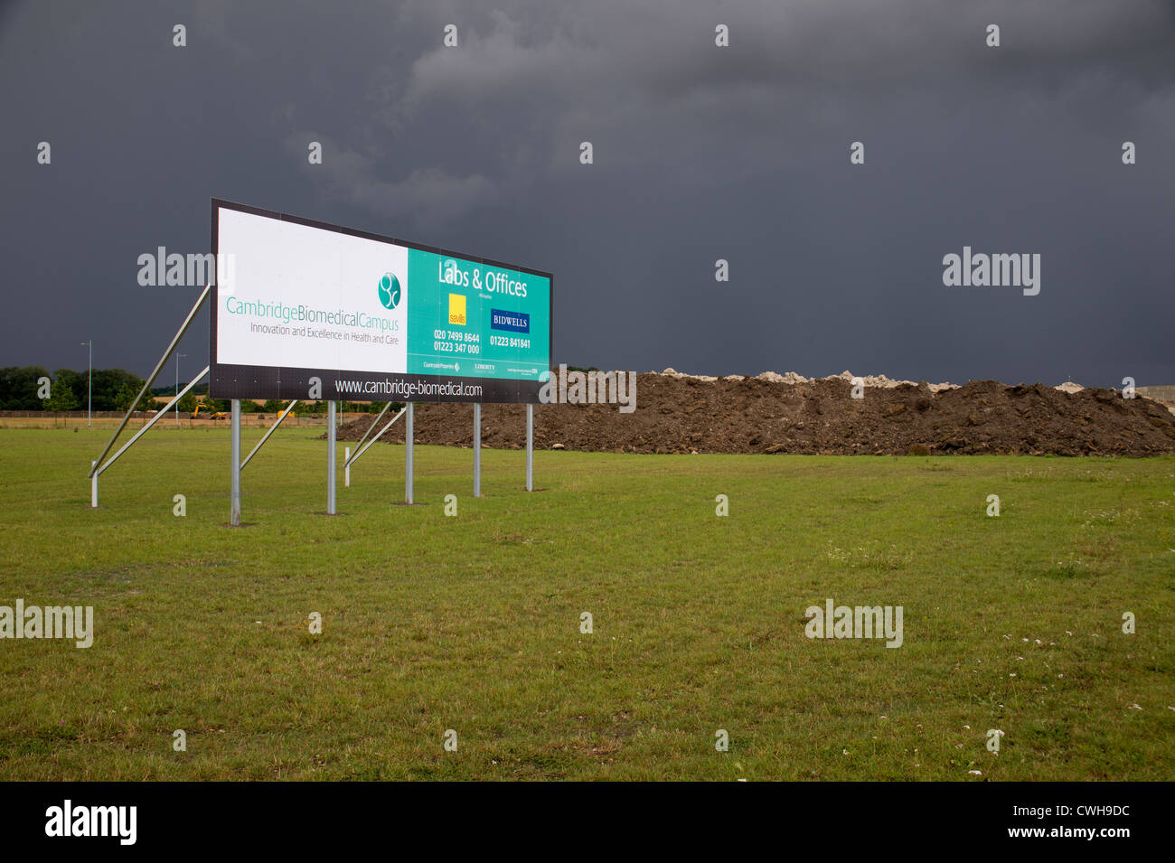 Cambridge Campus Biomedico firmare con il terreno scavato Foto Stock
