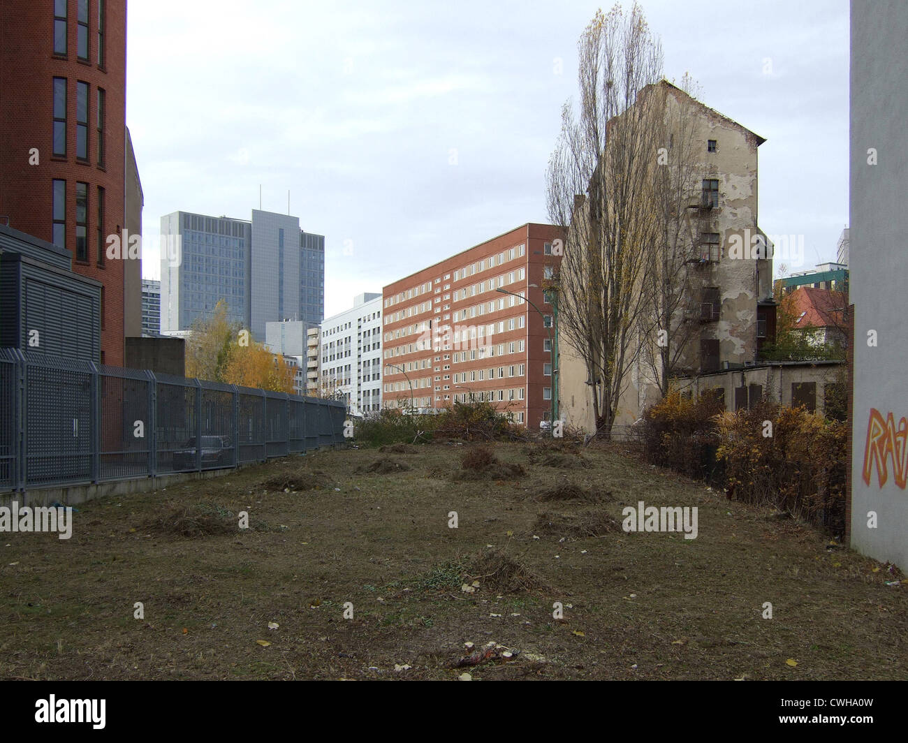 Berlino, Edificio vuoto molto alte Jakobstrasse Foto Stock