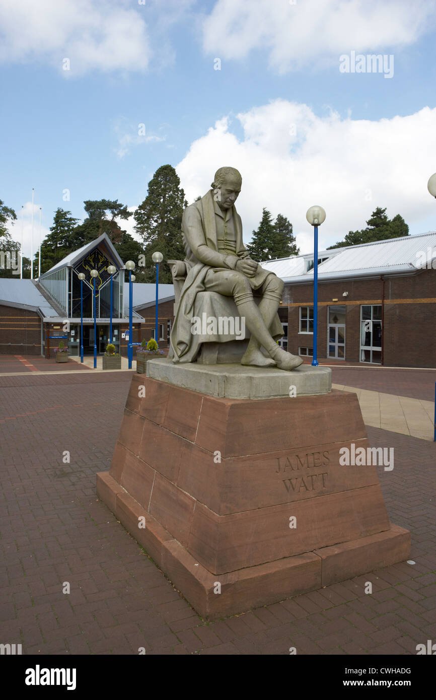 James Watt statua al di fuori di Heriot Watt University di Edimburgo, Scozia, UK, Regno Unito Foto Stock