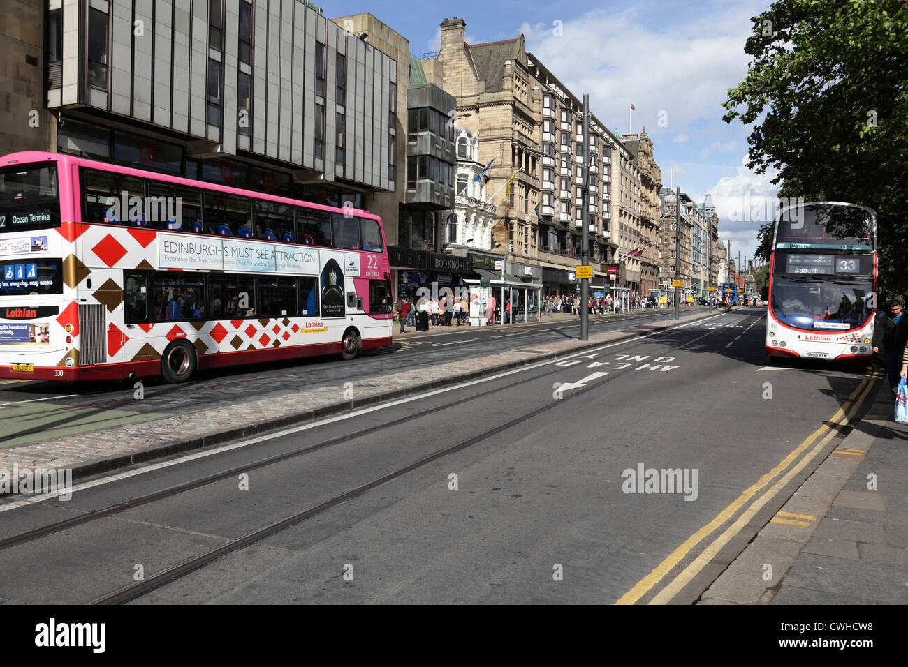 Princes Street nel centro di Edimburgo, Scozia, Regno Unito Foto Stock