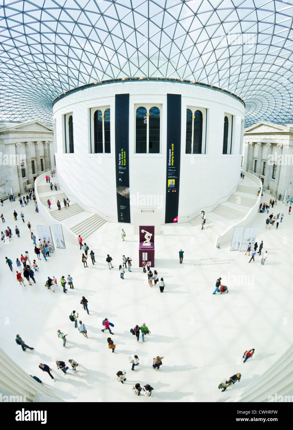 Il British Museum di Londra Queen Elizabeth II "Grande Corte' tetto in vetro progettato dall'architetto Norman Foster Londra UK GB EU Europe Foto Stock