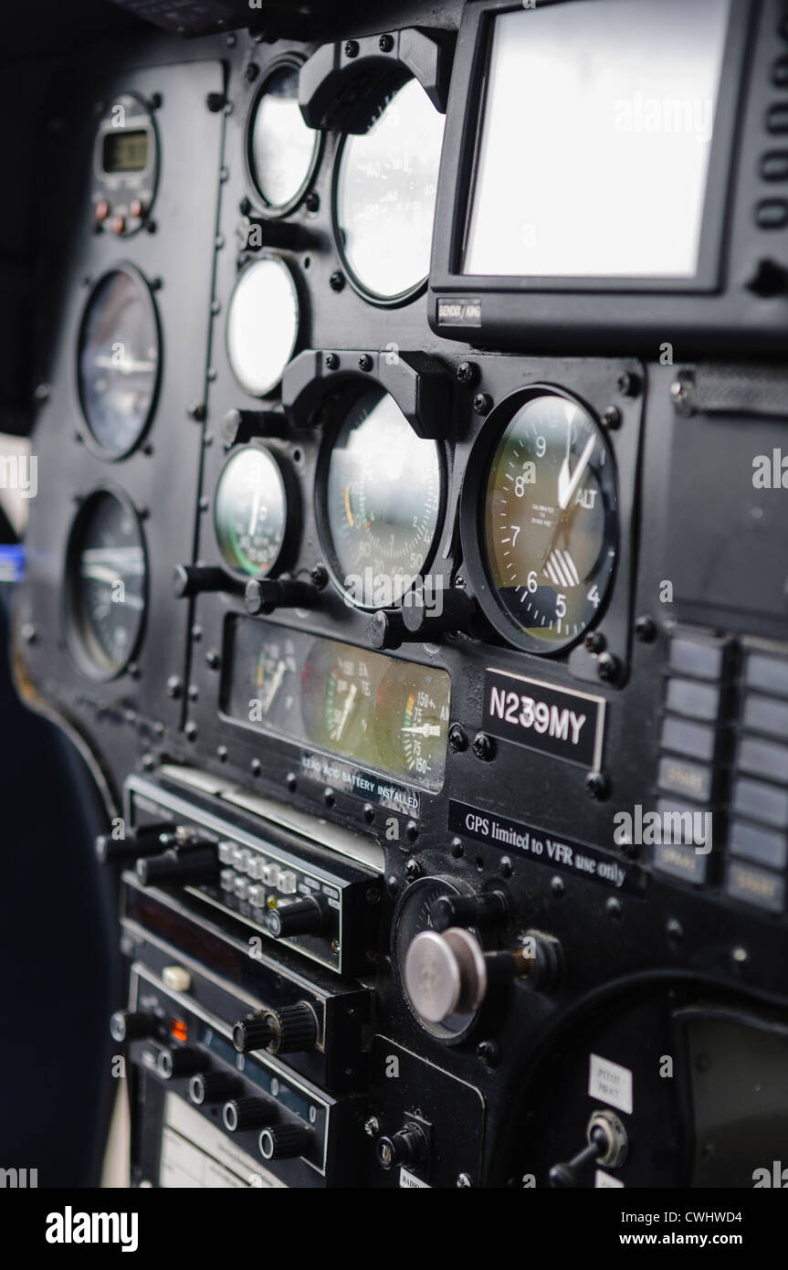 Display del quadro strumenti di un 1968 Hughes OH-6un elicottero di Cayuse Foto Stock