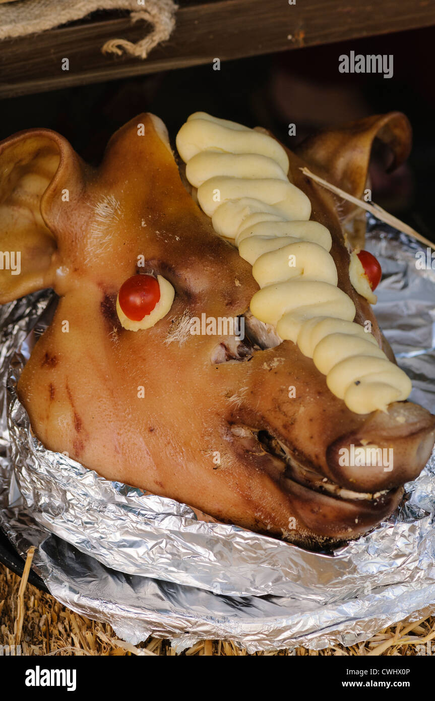 Un arrosto di maiale con testa muscia di purè di patate Foto Stock
