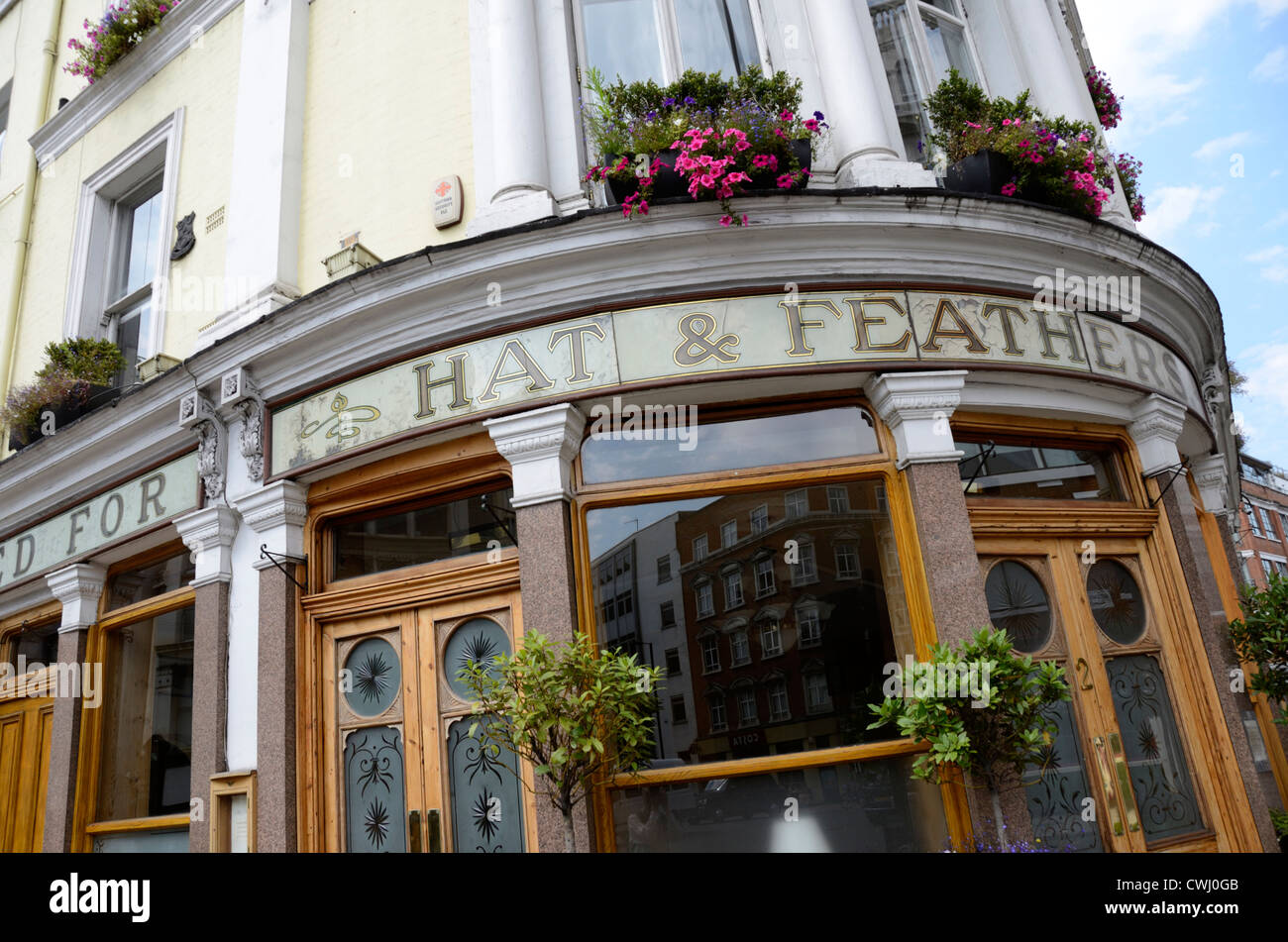 La Hat e piume pub di Clerkenwell Road, Londra, Inghilterra Foto Stock