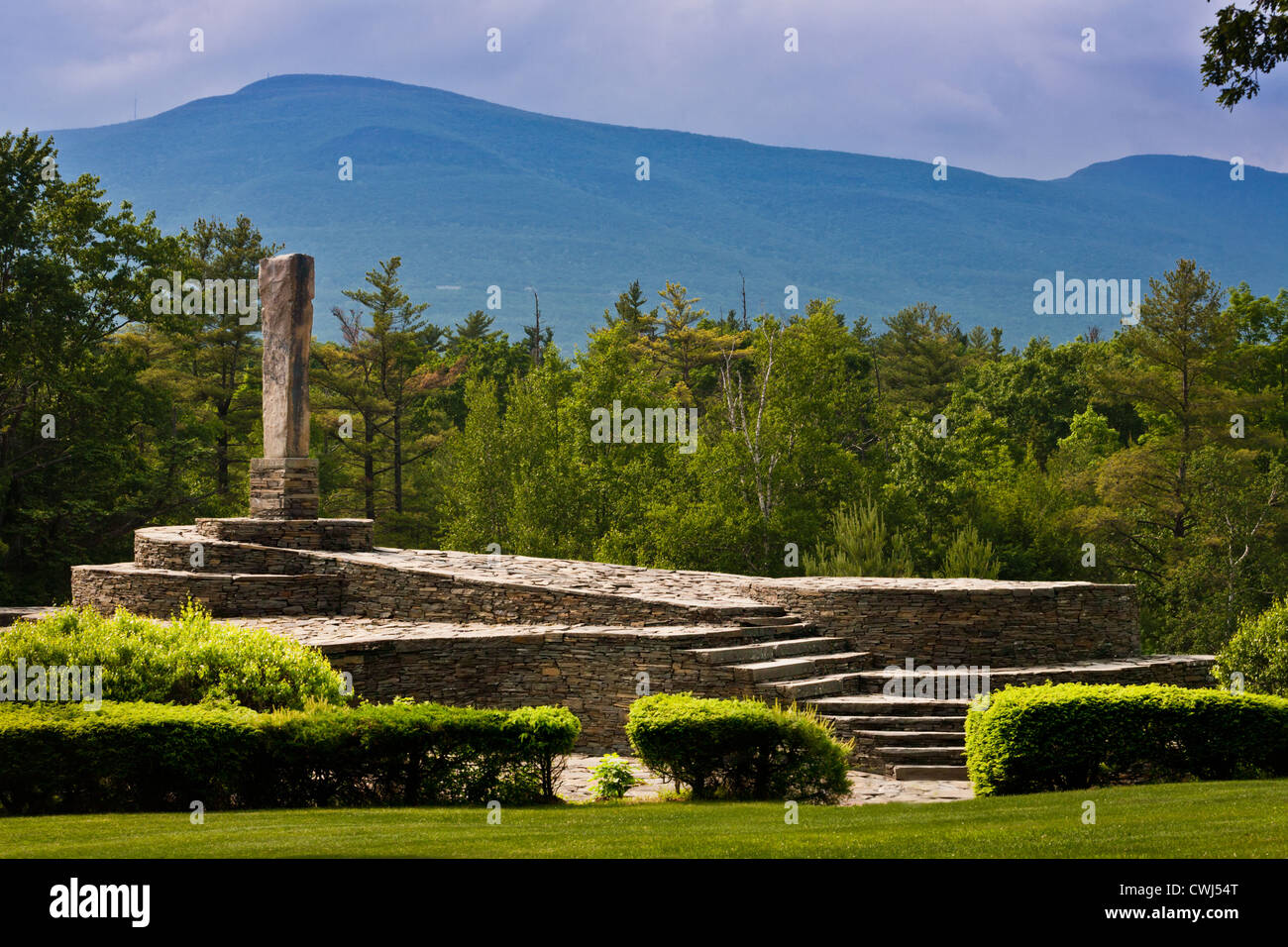 Opus 40 è una scultura ambientale in una cava di pietra bluastra nei pressi di Saugerties New York nelle Catskills, costruita da Harvey Fite per molti anni. Foto Stock