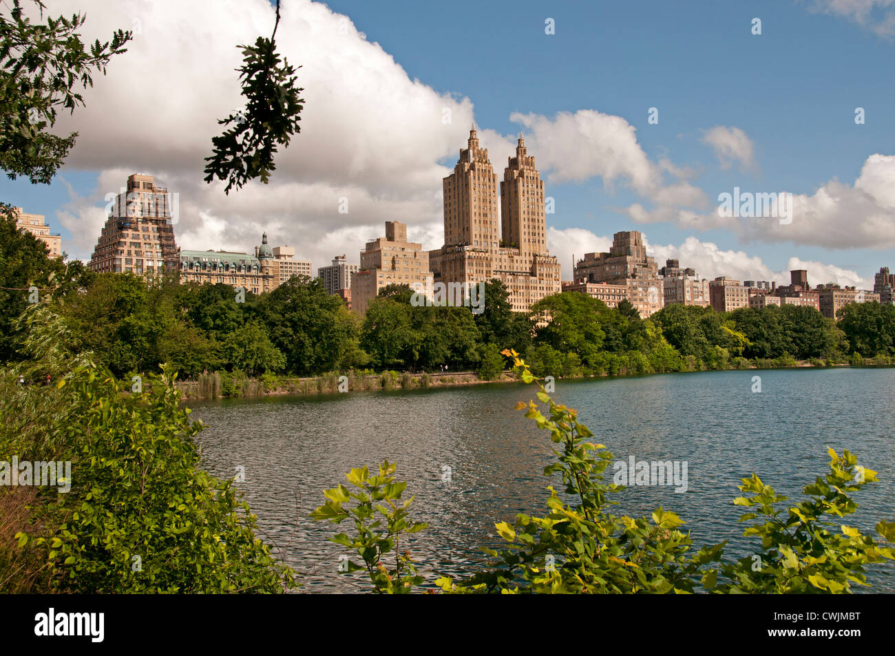 Il lago di Central Park di New York City background Upper West Side di Manhattan Stati Uniti Foto Stock