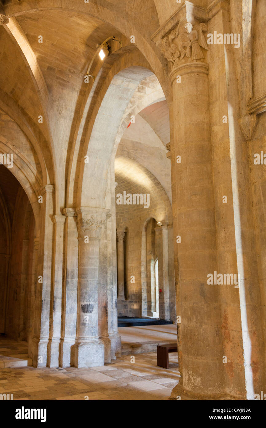 Interno di Notre-Dame-de-Salagon Provence Francia Foto Stock