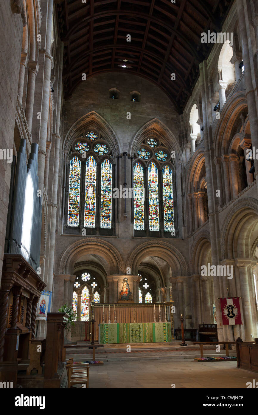 L'altare a Romsey abbey, chiesa parrocchiale di Santa Maria e San Ethelflaeda Foto Stock