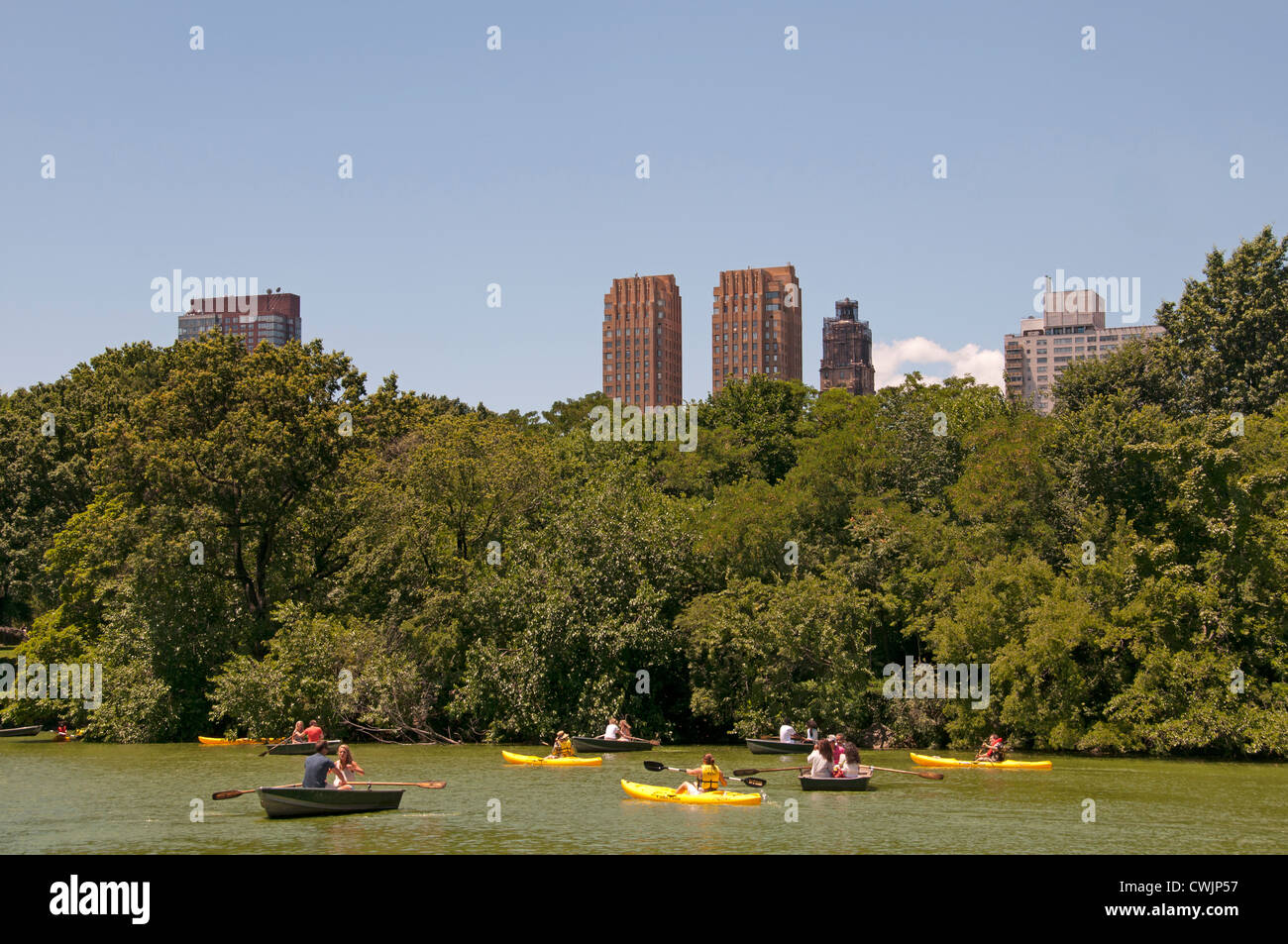 Il lago di Central Park di New York City background Upper West Side di Manhattan Stati Uniti Foto Stock