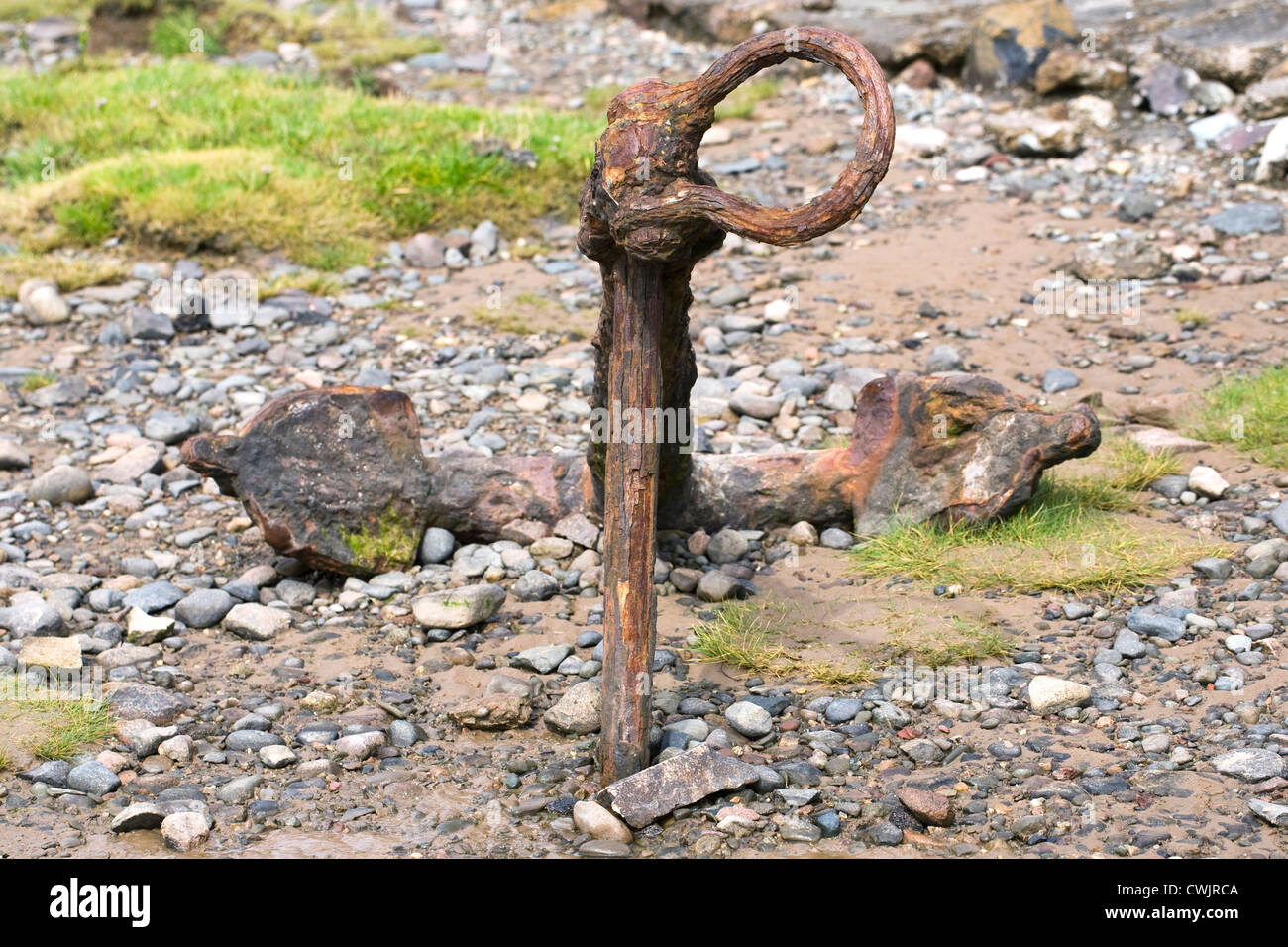 Vecchia ruggine ancorare su una spiaggia britannico. Foto Stock