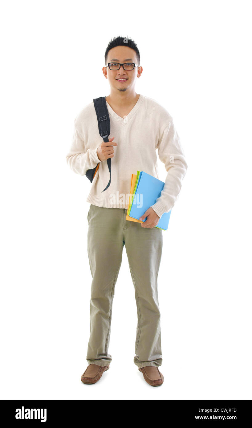 Corpo pieno asiatici studente adulto in piedi su sfondo bianco Foto Stock