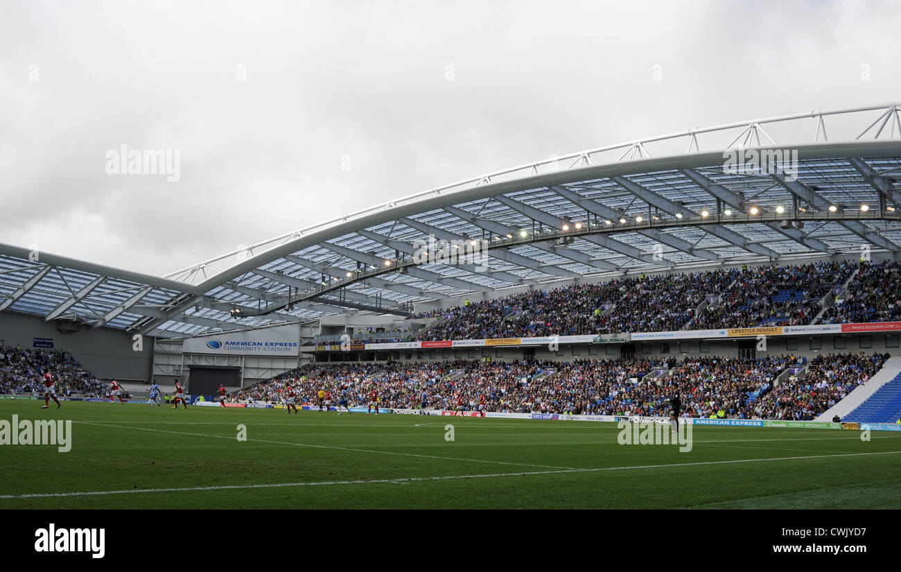 Brighton e Hove Albion Npower Championship allo stadio Amex - The East Stand - SOLO PER USO EDITORIALE non utilizzare con audio, video, dati, liste di partite, logo di club/campionato o servizi "live" non autorizzati. L'uso in-match online è limitato a 120 immagini, senza emulazione video. Nessun utilizzo nelle scommesse, nei giochi o nelle pubblicazioni di singoli club/campionati/giocatori - questa immagine è vincolata dalle restrizioni di Dataco sul modo in cui può essere utilizzata. Per ulteriori informazioni, leggi i nostri termini sulle restrizioni di Dataco. Foto Stock