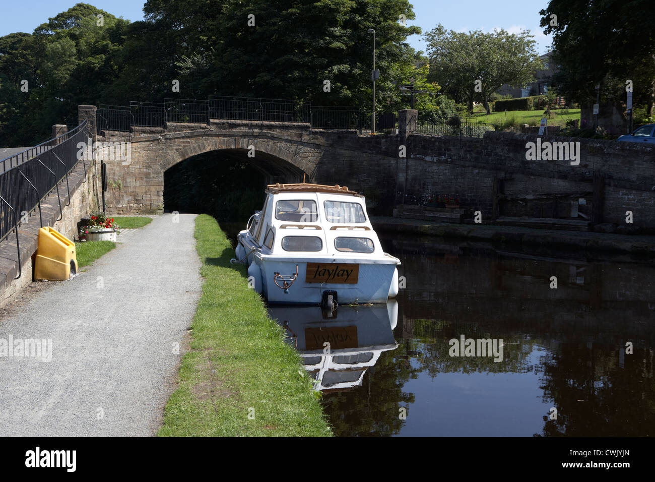 Ponte stradale oltre Linlithgow union canal West Lothian in Scozia Foto Stock