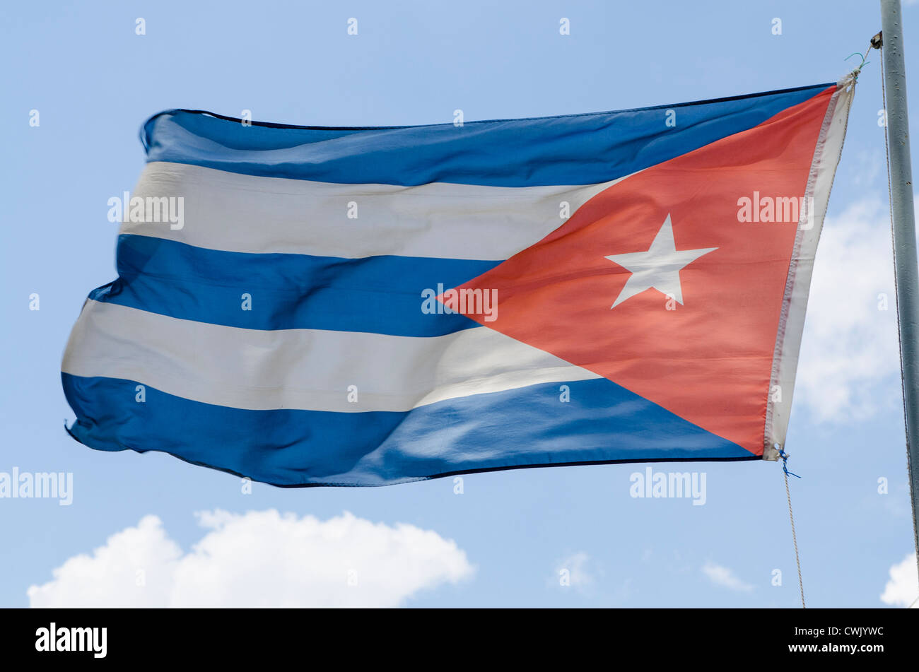 Bandiera nazionale cubana in volo, l'Avana, Cuba. Foto Stock