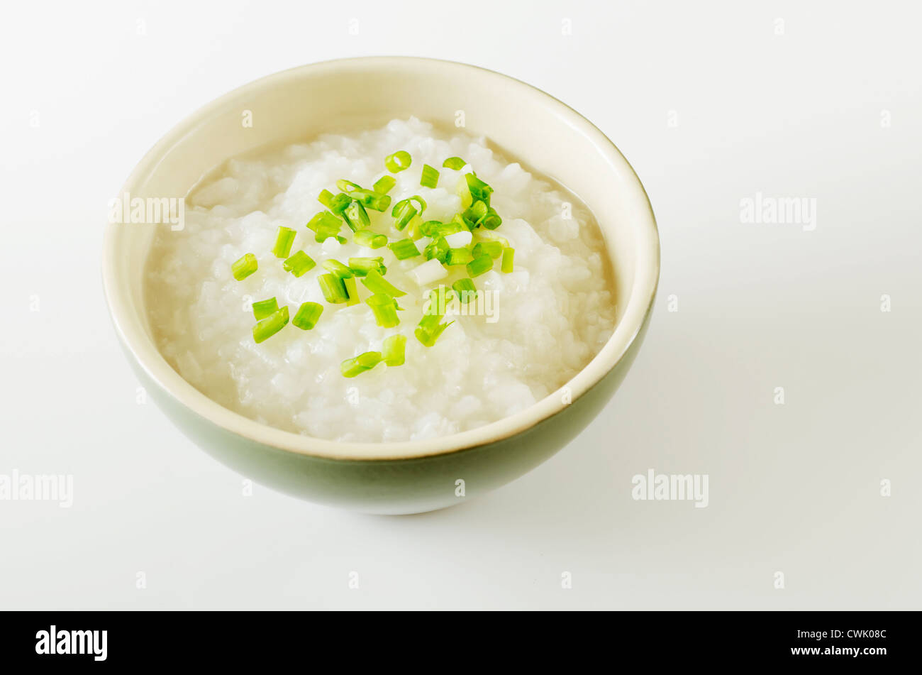 Alimenti per bambini composto da farinata di riso e cipolla a molla Foto Stock