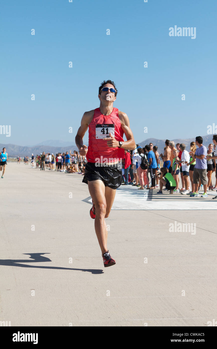Dritto miglio di corsa su strada nella California del Sud Foto Stock