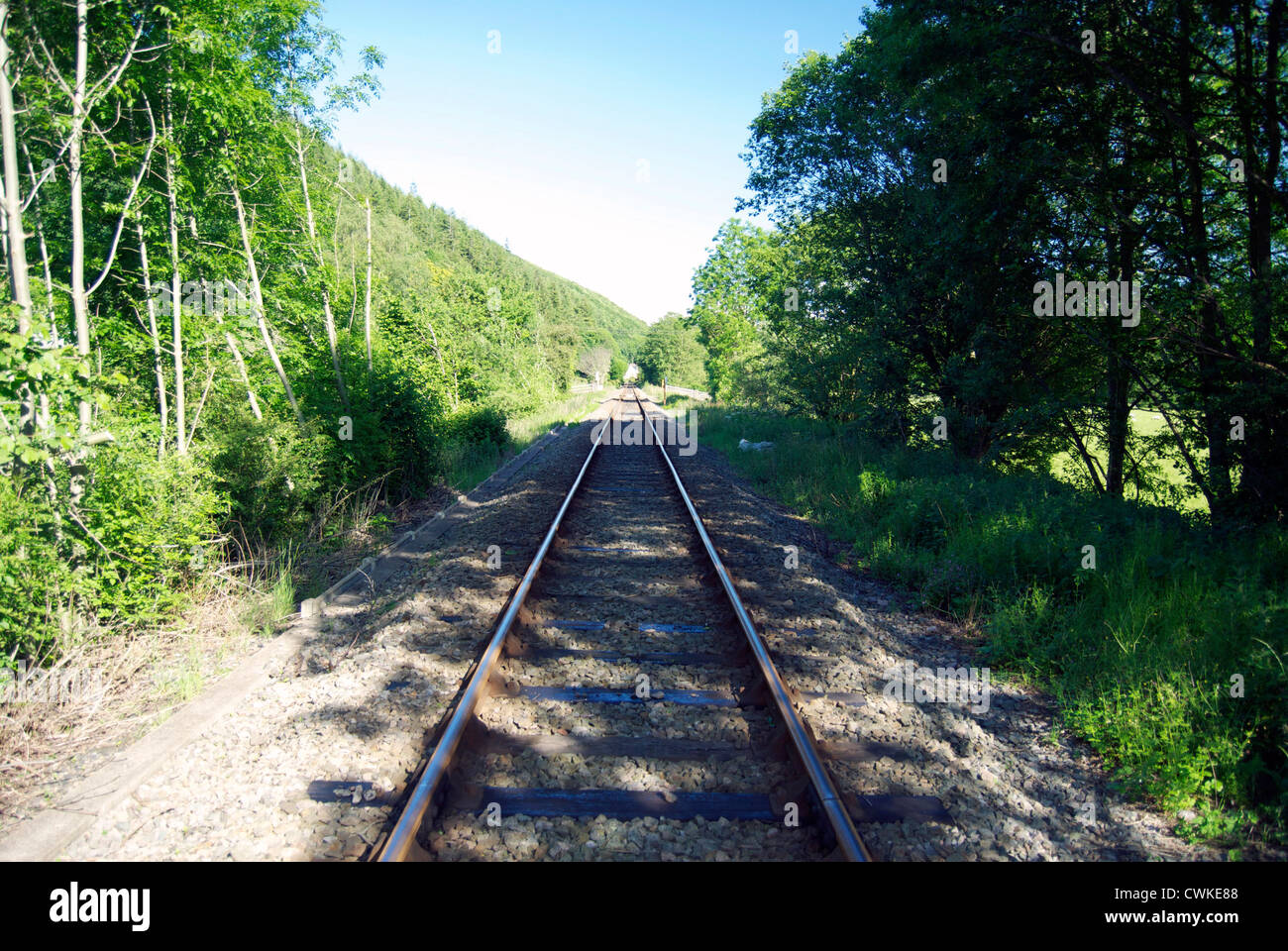 Vista lungo una linea ferroviaria via Foto Stock