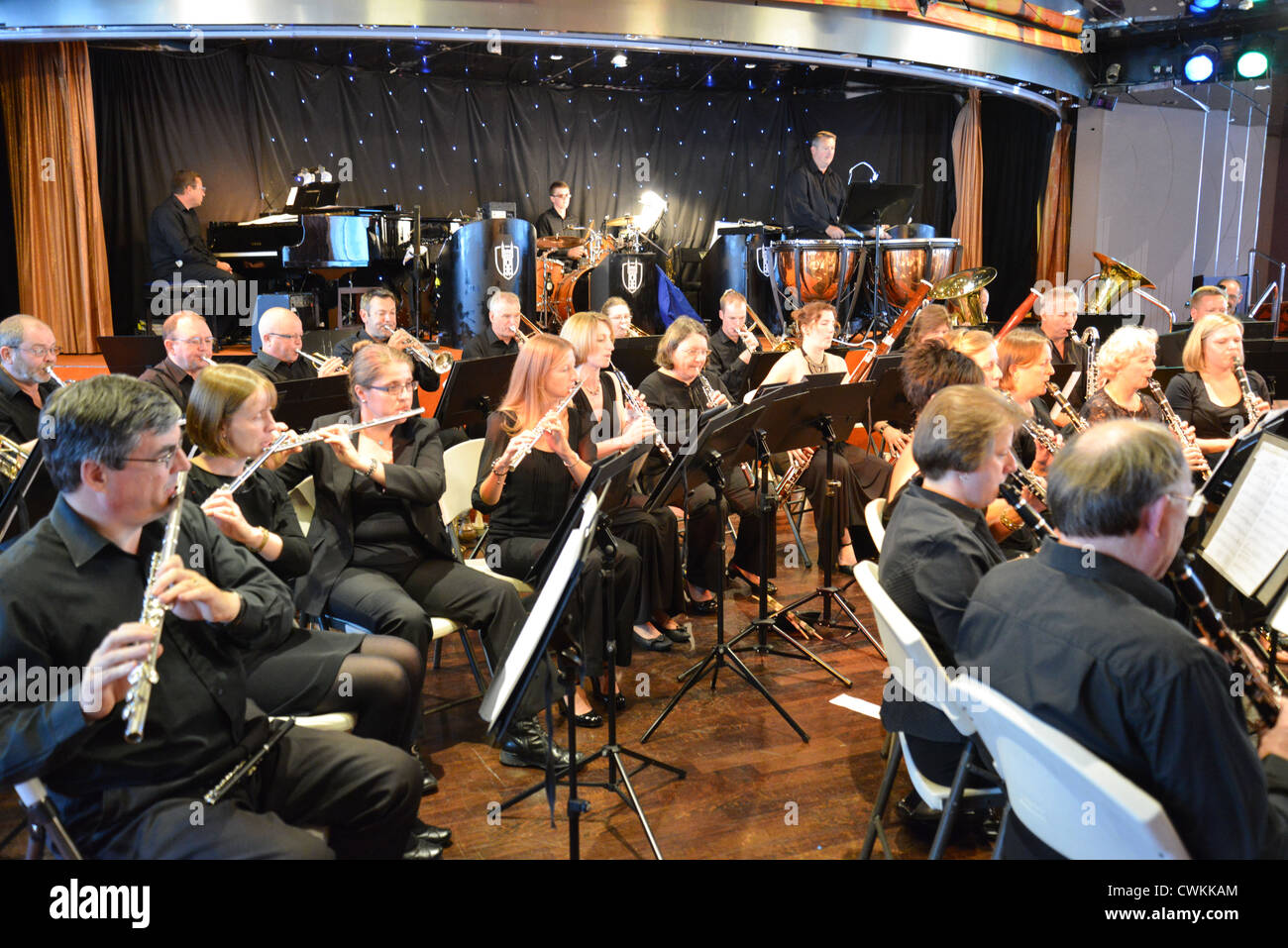 Orchestra che suona a bordo di Fred Olsen M.S.Balmoral nave da crociera, Anversa, provincia di Anversa, la regione fiamminga, Belgio Foto Stock