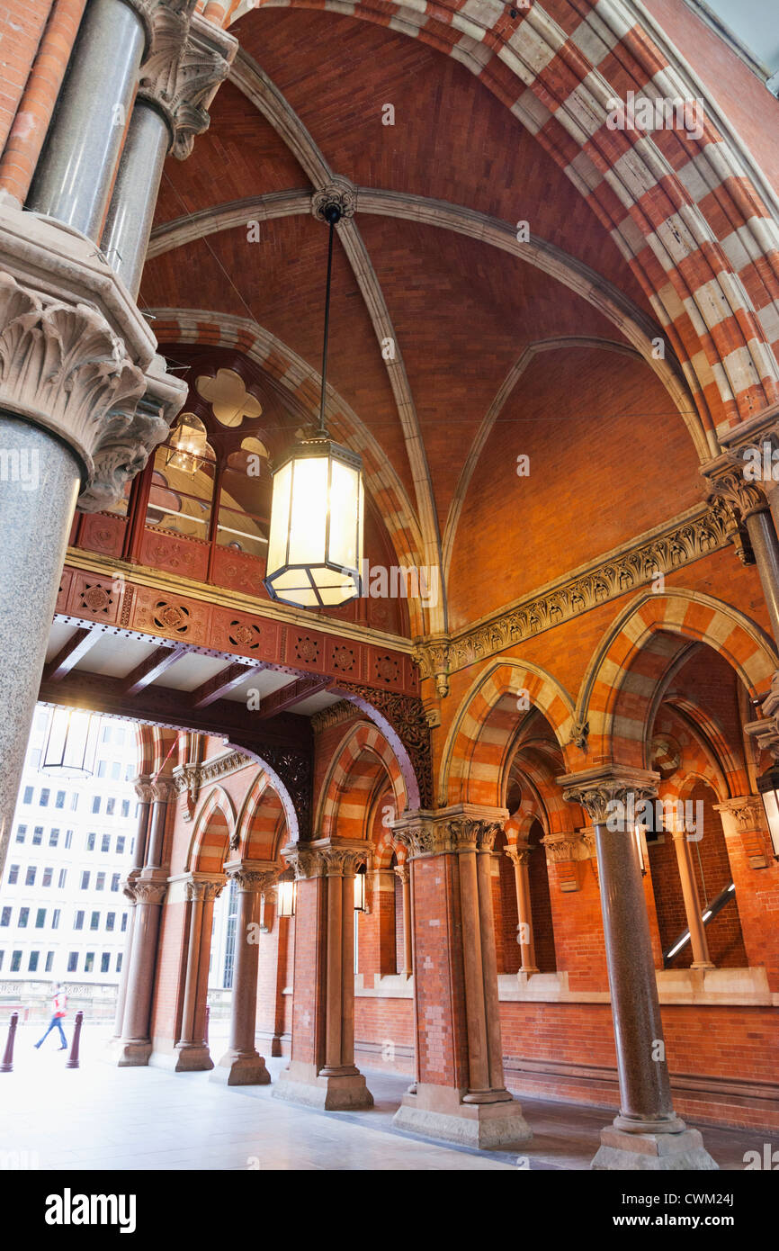 Inghilterra, Londra Kings Cross, St Pancras Station, stazione di ingresso, architettura vittoriana Foto Stock