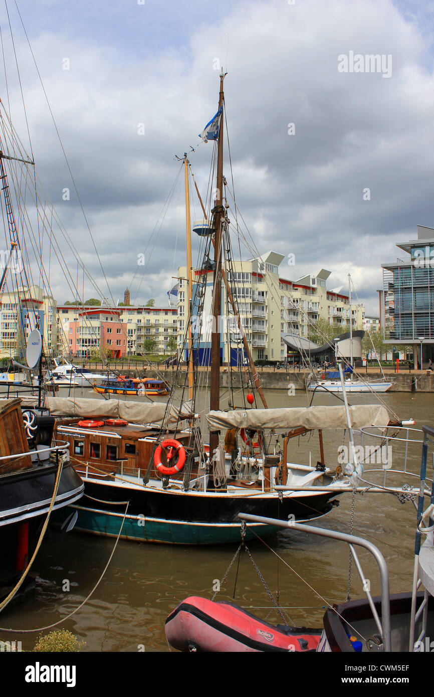 Inghilterra città di Bristol Bristol Bristol City Docks che è stato trasformato in un'area turistica Foto Stock