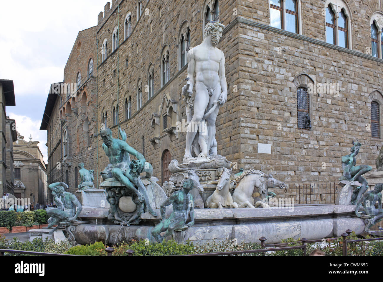 L'Italia. Firenze. Piazza di fronte al Palazzo Vecchio. La scultura di fontana Foto Stock