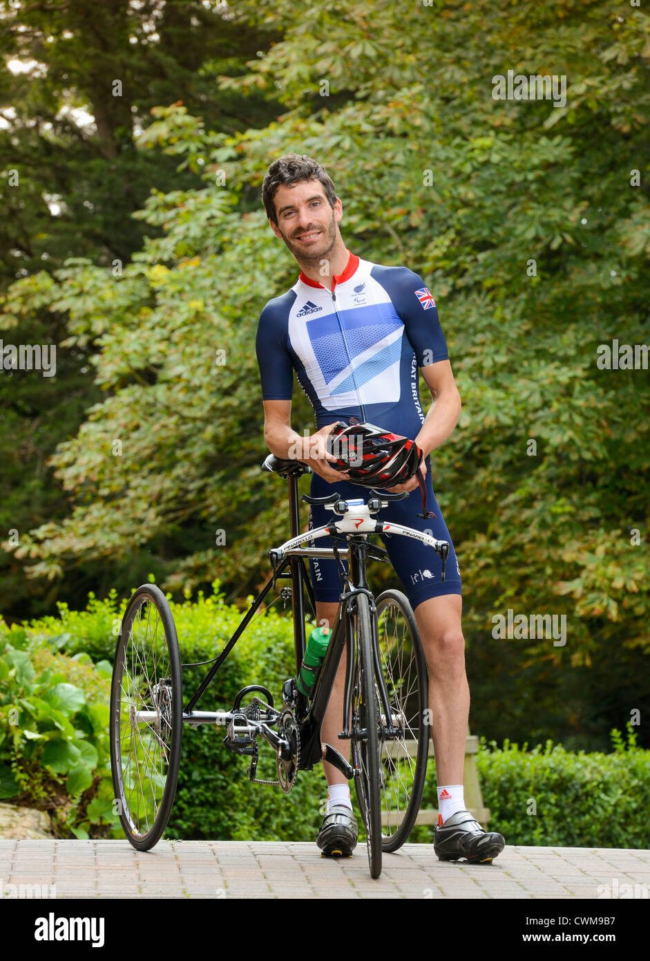 Un ciclista paraolimpico David Stone di formazione presso l'Università di Brighton altitudine labs in Eastbourne, East Sussex, Regno Unito. Foto Stock