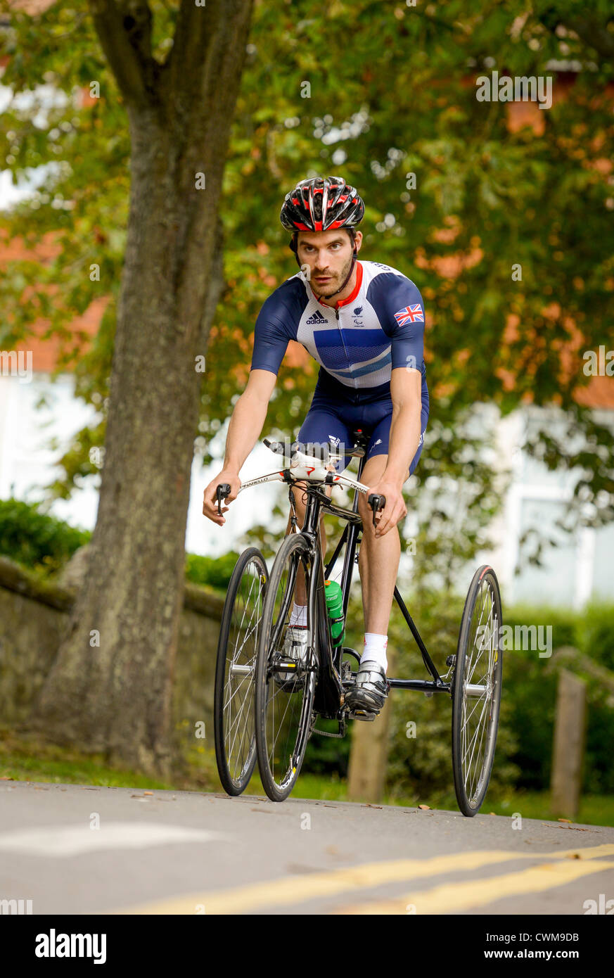 Un ciclista paraolimpico David Stone di formazione presso l'Università di Brighton altitudine labs in Eastbourne, East Sussex, Regno Unito. Foto Stock