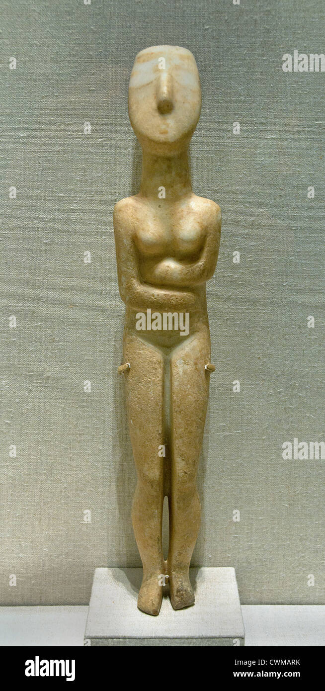 Il marmo figura femminile delle Cicladi precoce II 2700-2600 A.C. 37 cm il Greco in Grecia Foto Stock