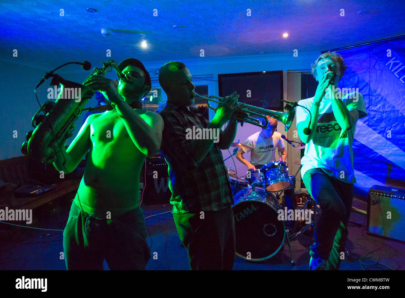 Live Band che suona in un luogo nel Regno Unito Foto Stock