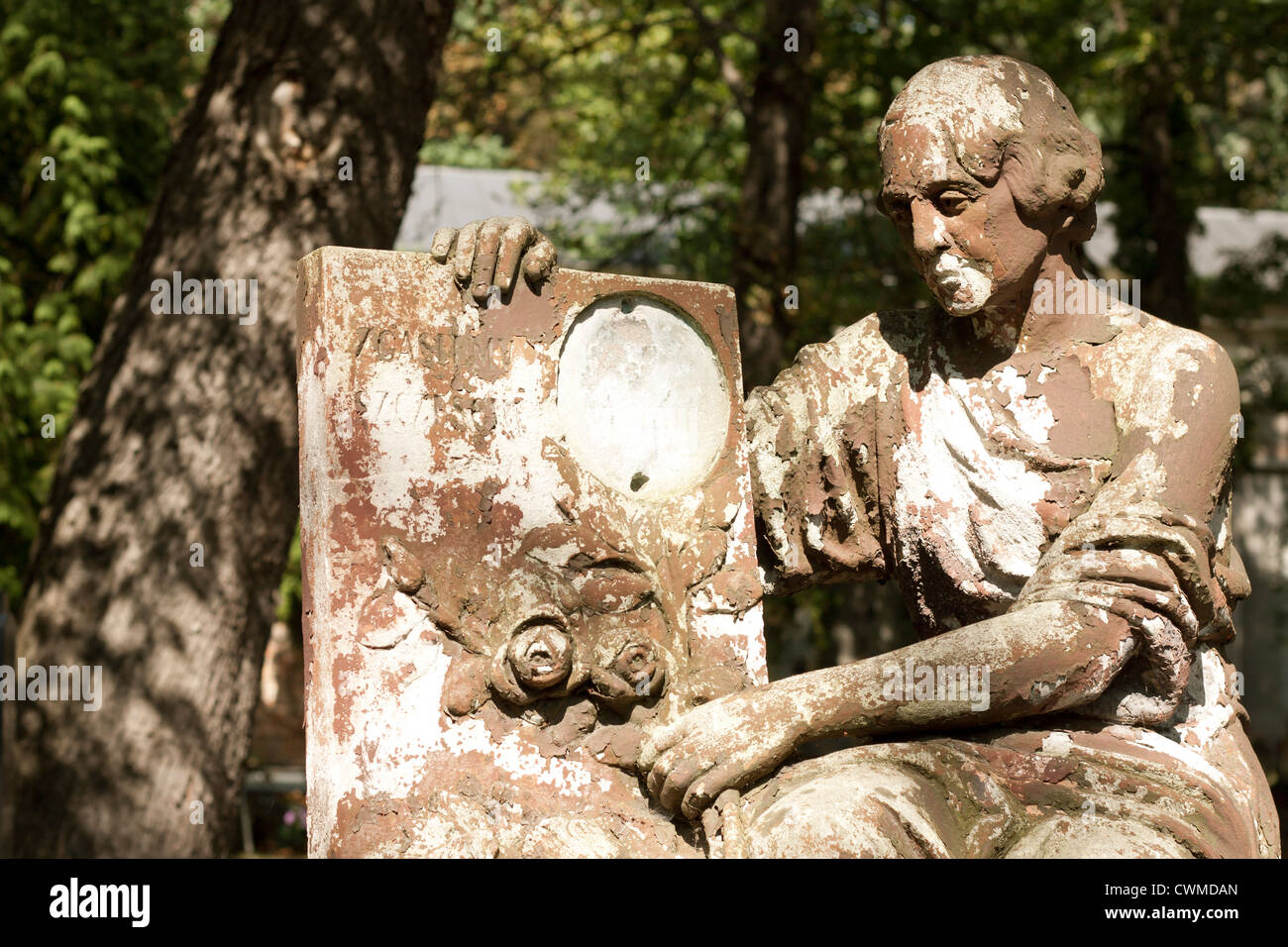 Antica statua angelo sul cimitero di Varsavia Foto Stock