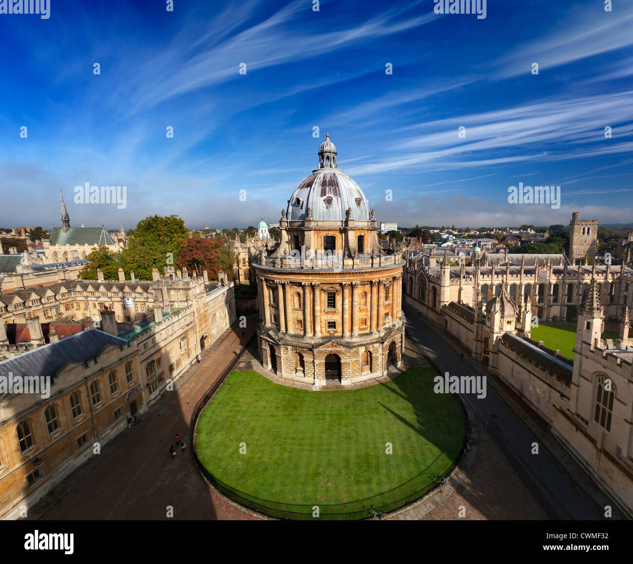 Radcliffe Camera e Oxford Colleges visto dalla chiesa di Santa Maria - inizio autunno mattina 1p Foto Stock