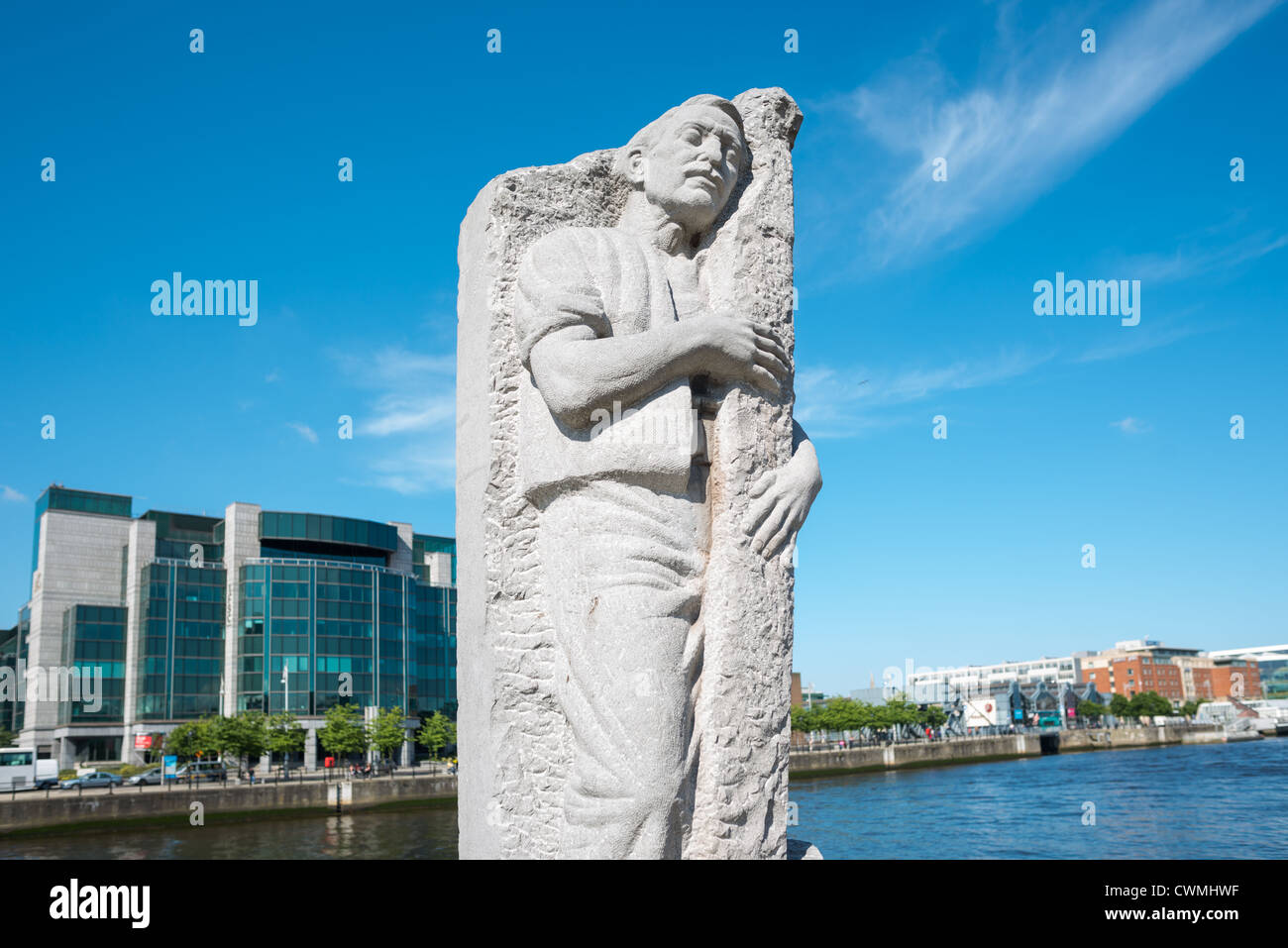 Matt Talbot statua da James Power sul fiume Liffey Dublino Irlanda. Foto Stock