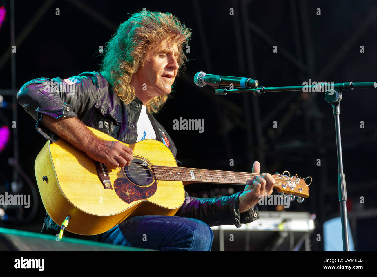 Il cantante John Parr esibirsi sul palco del Festival di riavvolgimento Henley on Thames 2012. PER0313 Foto Stock