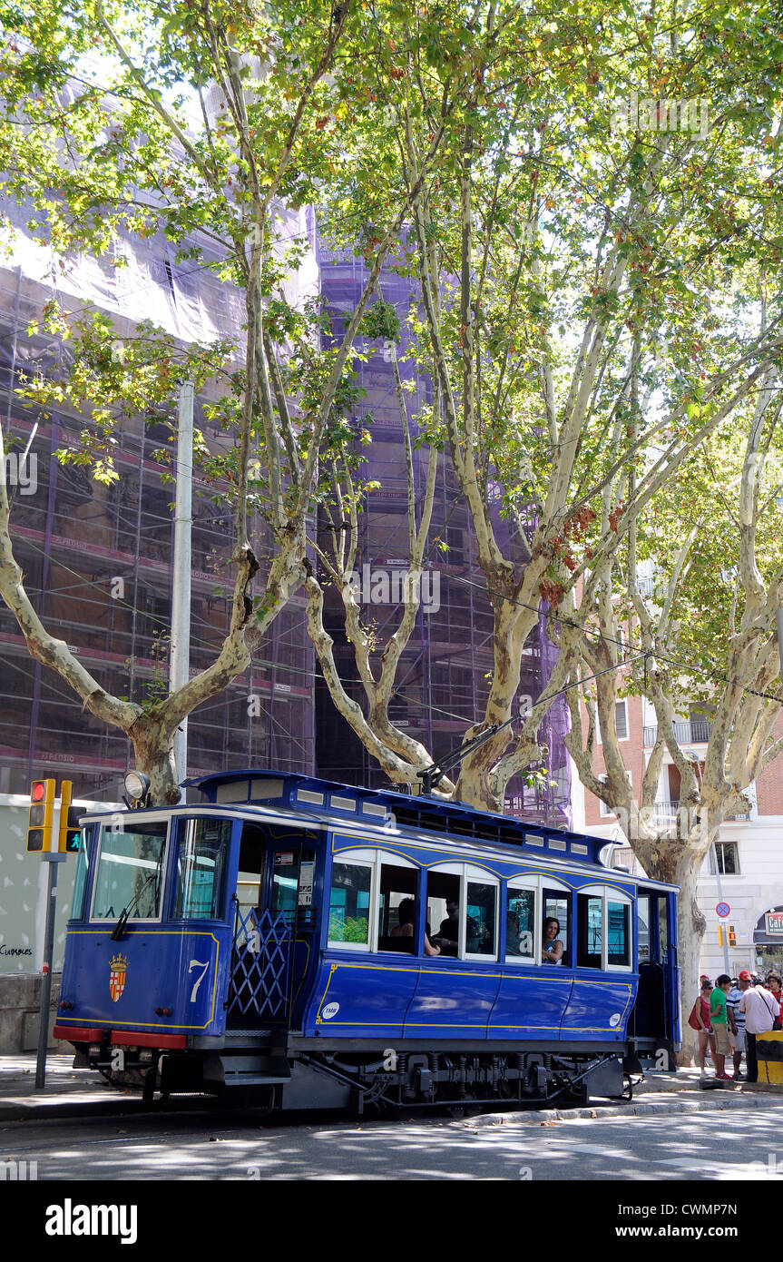 Centenario tram: Tramvia Blau nella città di Barcellona Foto Stock