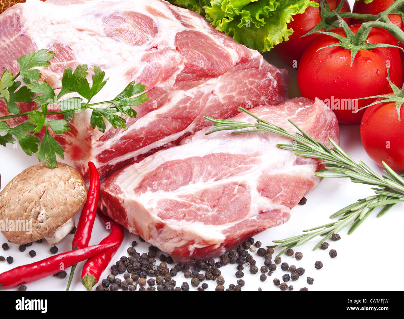 Ancora in vita con carne di maiale cruda e verdure fresche Foto Stock