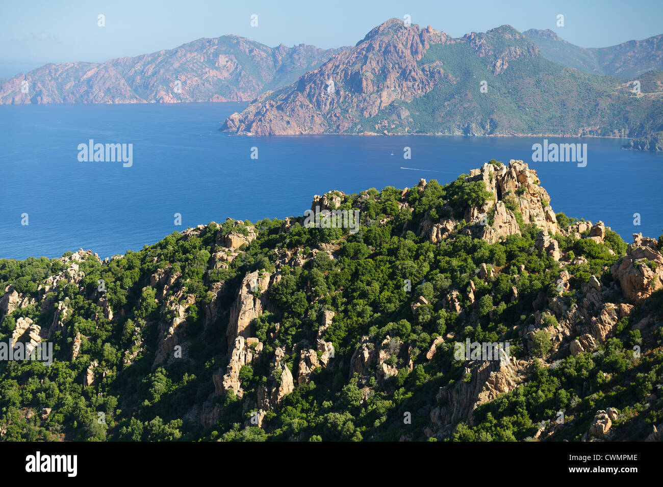 Corsica costa rocciosa chiamata Calanche, Francia Foto Stock