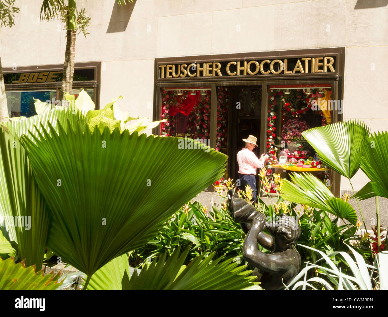 Teuscher Chocolatier in Rockefeller Center Channel Gardens, NYC Foto Stock