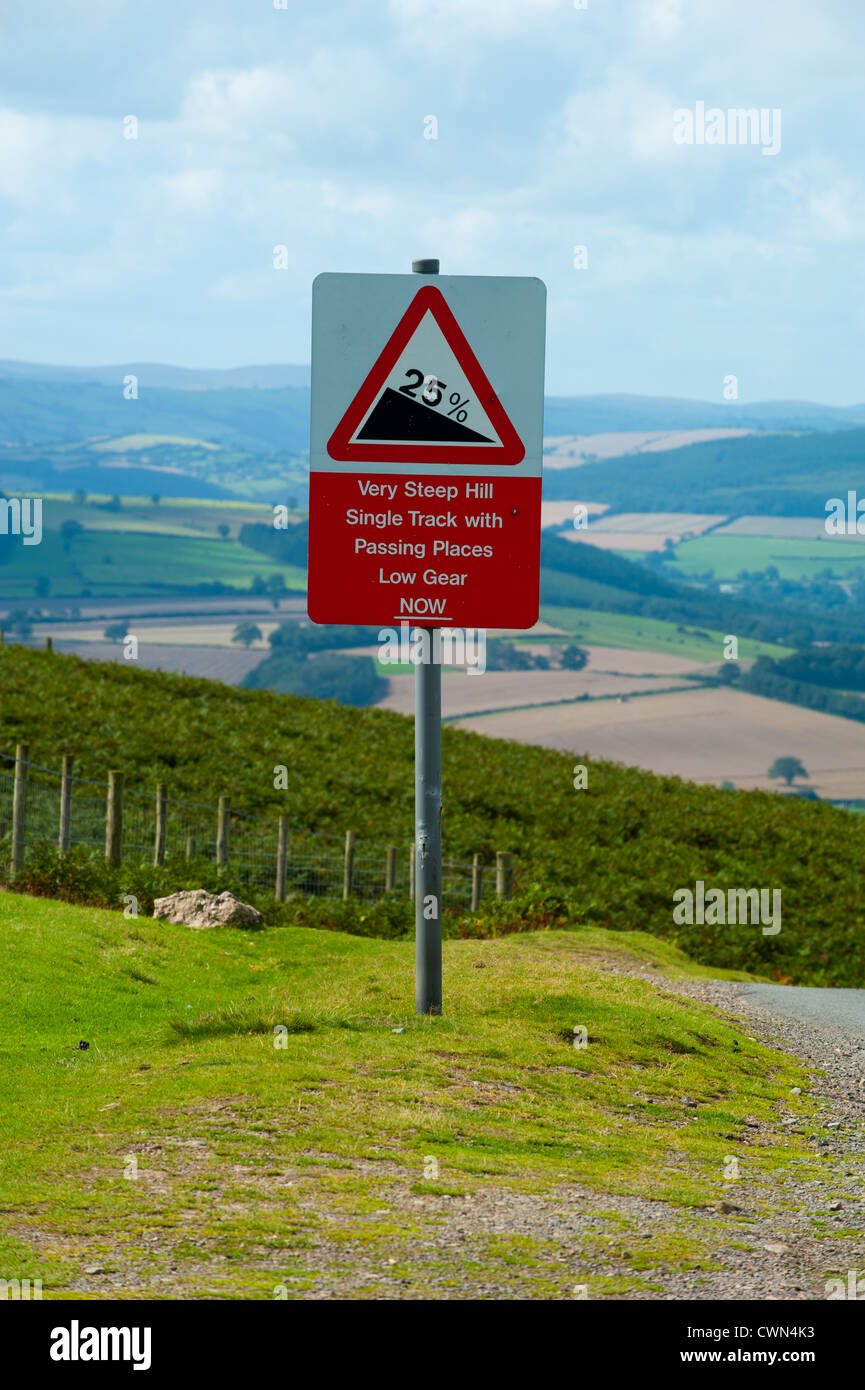 Un segno sulla parte superiore del lungo Mynd, Shropshire - molto ripida traccia singola con luoghi di passaggio di marcia bassa. Foto Stock