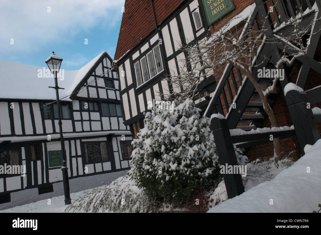 Spread Eagle Hotel neve in dicembre. Midhurst, West Sussex, Regno Unito. South Downs National Park. Foto Stock