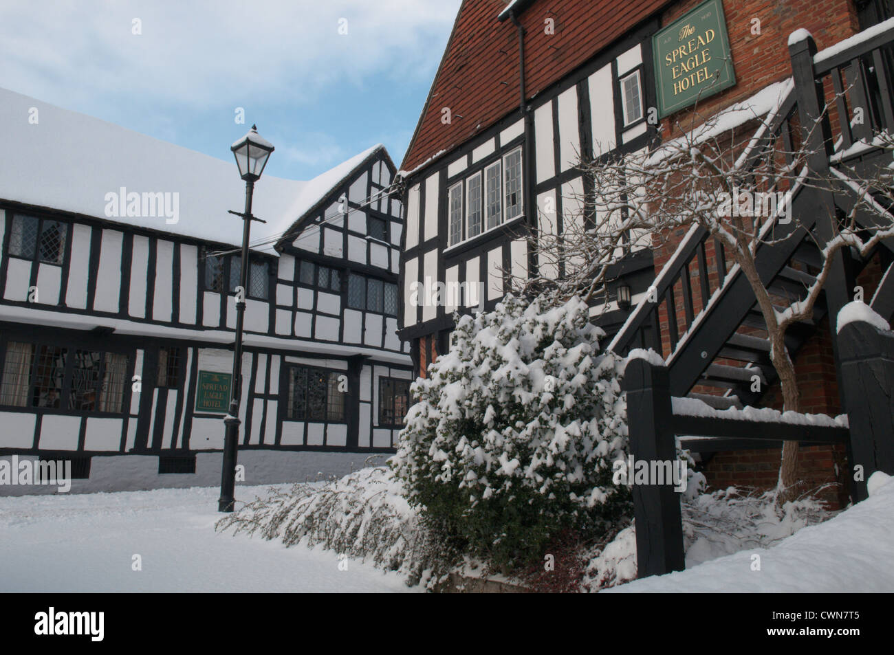 Spread Eagle Hotel neve in dicembre. Midhurst, West Sussex, Regno Unito. South Downs National Park. Foto Stock