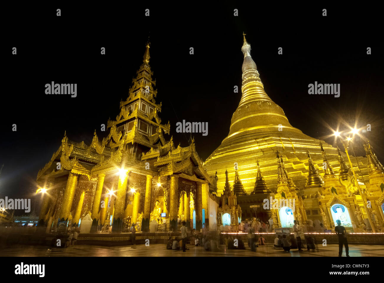 Pagoda Schwedagon di notte Foto Stock