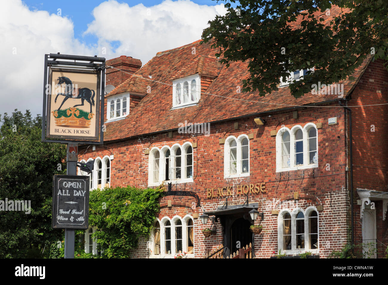 Xv secolo Black Horse pub fama di avere molti fantasmi in più ossessionato villaggio inglese di Pluckley, Kent, England, Regno Unito Foto Stock