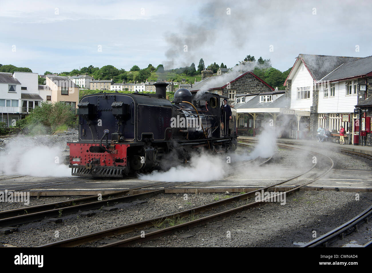 Treno a vapore sul welsh highland railway a porthmadoc,GALLES Foto Stock